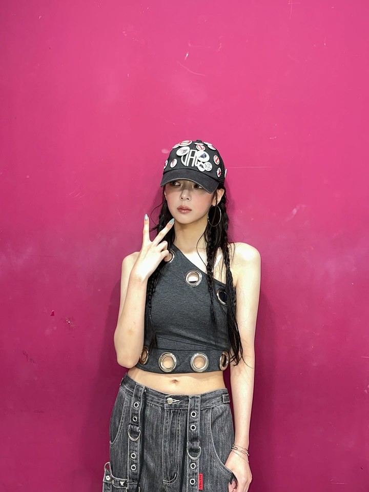 ITZYリア、多彩なスタイル写真でファンと交流—10thミニアルバムも好評