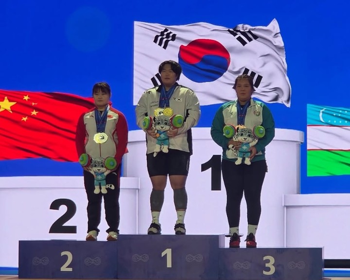 여자 최중량급(77kg이상)에서 우승한 김체량(가운데)