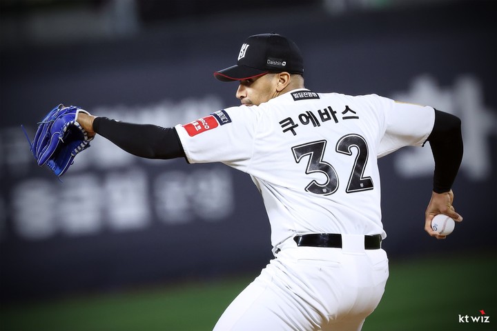 외인 투수 윌리엄 쿠에바스가 KT를 떠난다