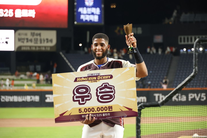 11일 대전 한화생명 볼파크에서 펼쳐진 2025 KBO 올스타 프라이데이 컴투스프로야구 홈런 더비에서 최종 우승을 차지한 삼성 르윈 디아즈