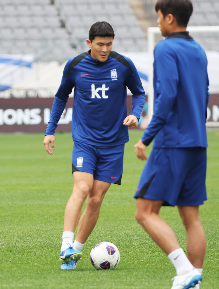 한국 축구대표팀 훈련에 참가한 김민재