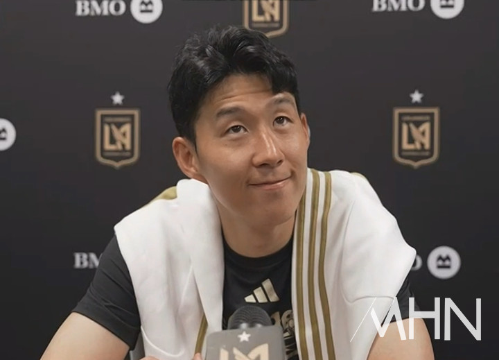 (손흥민이 MLS 데뷔전을 치른 뒤 '포스트게임' 인터뷰를 하고 있다)