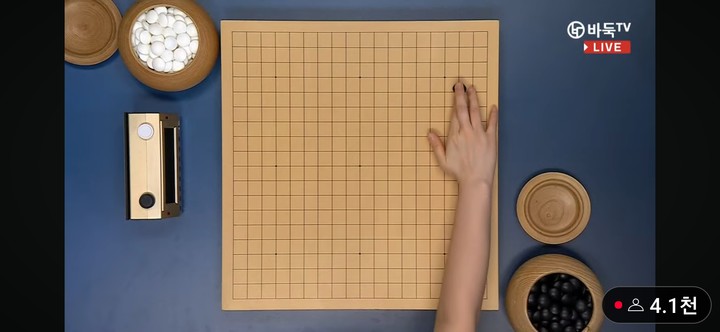 최정 9단의 첫 수.(사진 바둑TV 캡처)