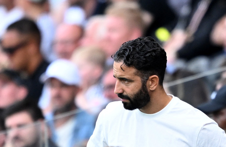 영국 런던 크레이븐 코티지 경기장. 맨체스터 유나이티드의 루벤 아모림 감독이 반응하는 모습.