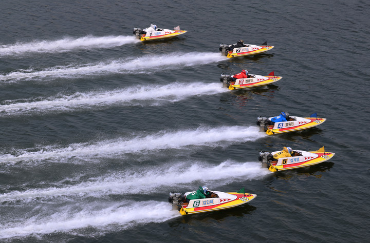 미사리경정장에서 열린 경주 장면.(사진 국민체육진흥공단 제공)