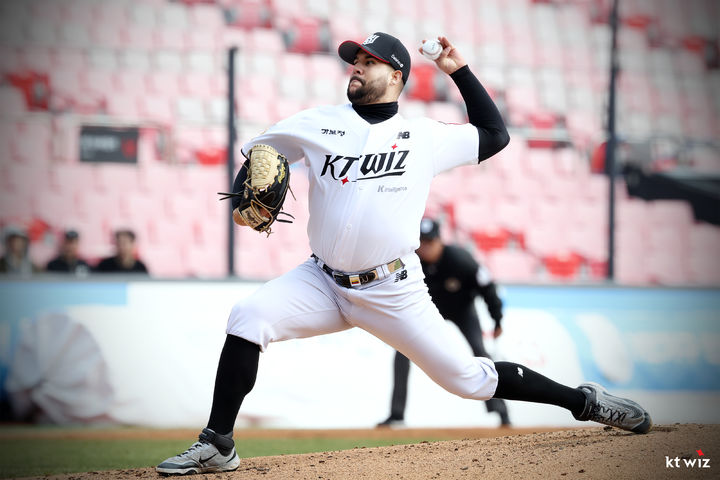 kt위즈 엔마누엘 헤이수스