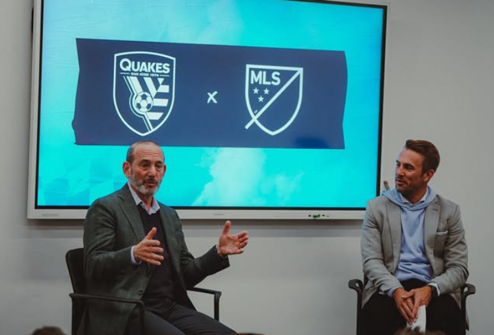 MLS 커미셔너 돈 가버(좌측)