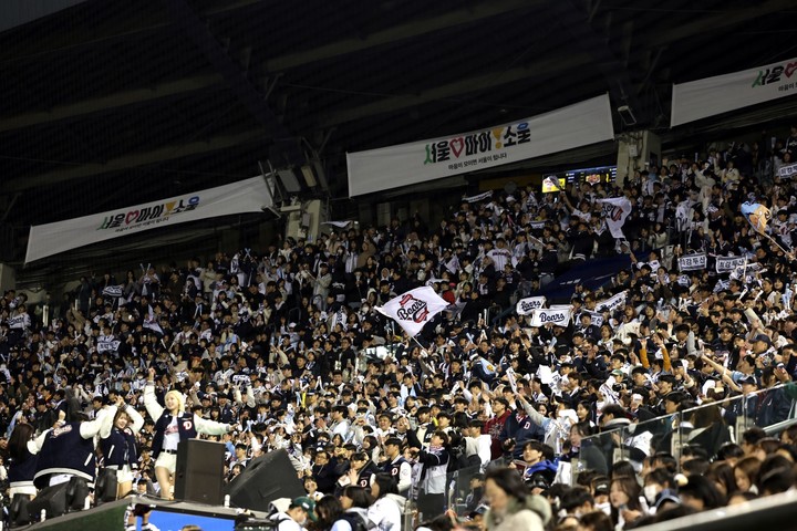 관중이 가득 들어찬 서울 잠실구장