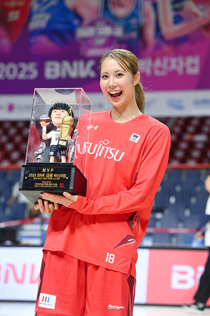 2025 BNK금융 박신자컵 MVP로 선정된 후지쯔 레드웨이브의 후지모토 아키