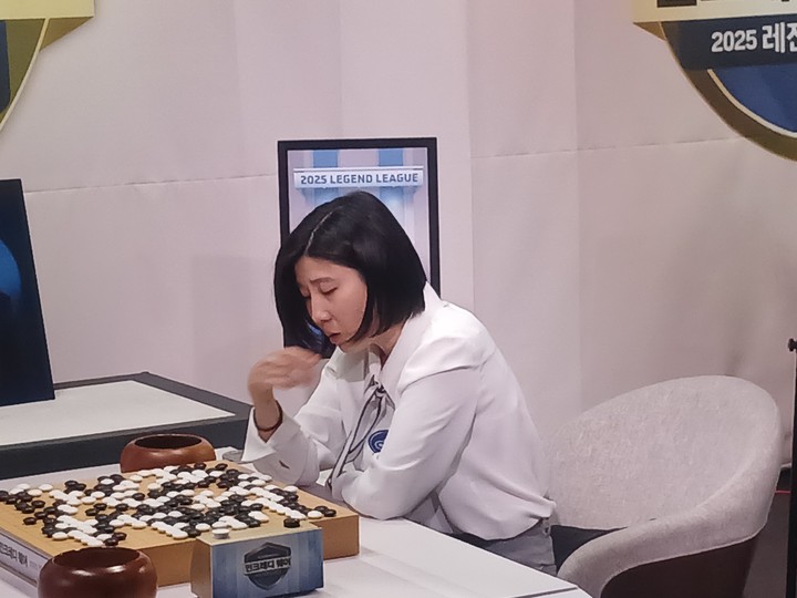 이창호 9단과 일전을 벌인 박지은 9단.(사진 MHN 엄민용 선임기자)