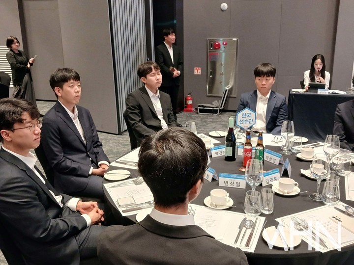 한국선수단. 강동윤·박정환·신민준 9단 등이 보인다.(사진=신안에서 MHN 엄민용 선임기자)