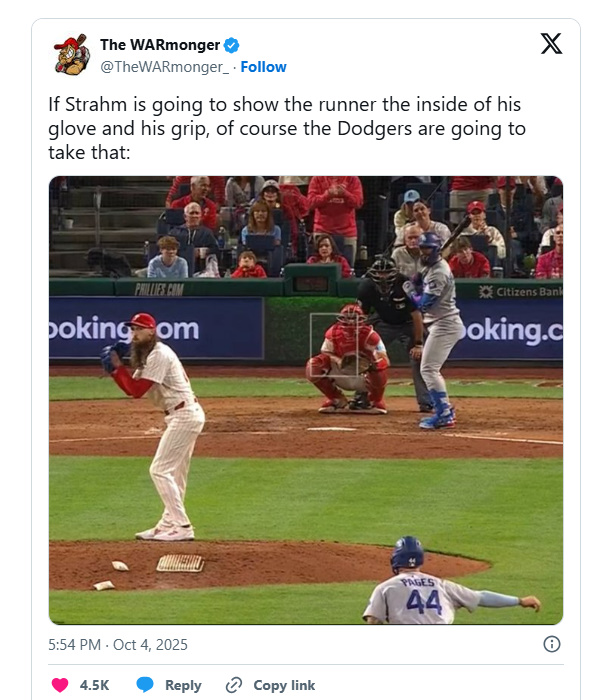 (문제의 장면. 7회초 다저스 공격 때 2루 주자였던 파헤스가 오른팔을 들어 올리고 있다 | 사진=The WARmonger)