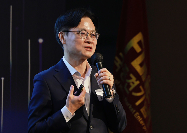 강연하는 김정관 장관