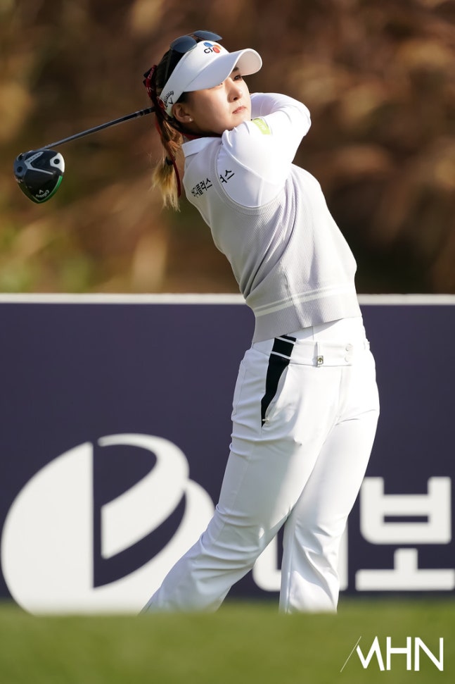 리슈잉이 7일 서원힐스 컨트리클럽에서 열린 대보 하우스디 챔피언십 1라운드에서 샷을 하고 있다.