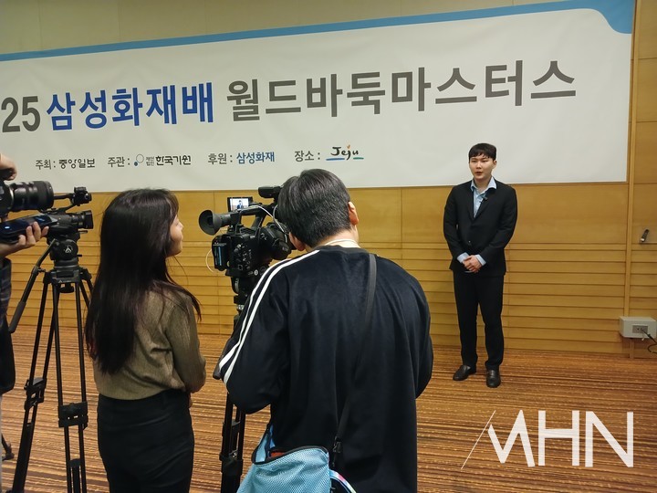 박정환 9단이 8강전 승리 후 인터뷰를 하고 있다.(사진 제주에서 MHN 엄민용 선임기자)