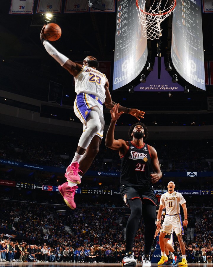 르브론 제임스(왼쪽)