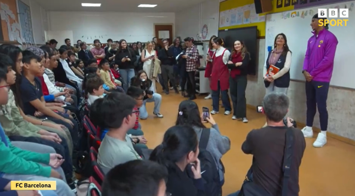 지역 행사에 참가한 마커스 래시포드(가장 오른쪽)