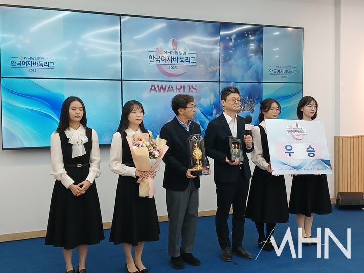 2016년 이후 9년 만에 왕좌를 되찾은 서울 부광약품 선수단.(사진 MHN 엄민용 선임기자)