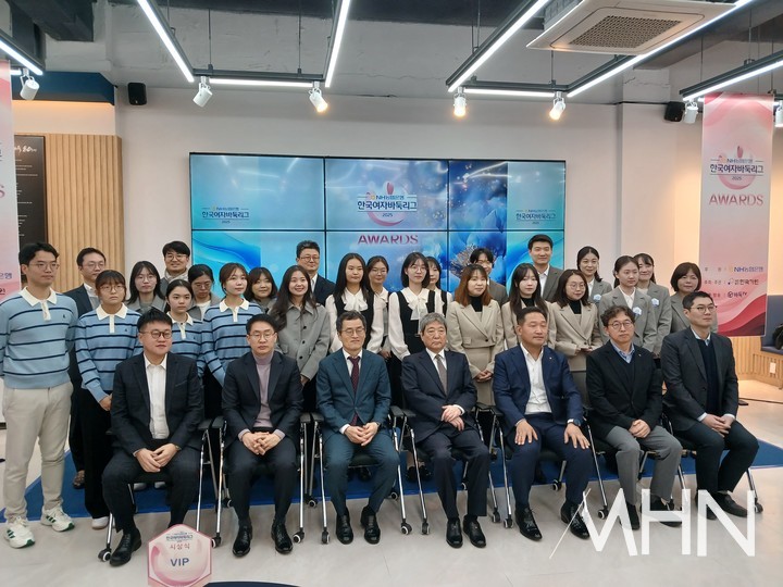 2025 NH농협은행 한국여자바둑리그를 빛낸 선수단과 대회 관계자들이 기념사진을 찍고 있다.(사진 MHN 엄민용 선임기자)