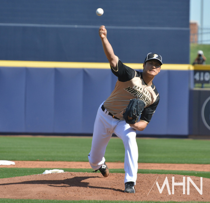 (NPB 시절의 투수 오타니가 마운드 위에서 역투하고 있다)