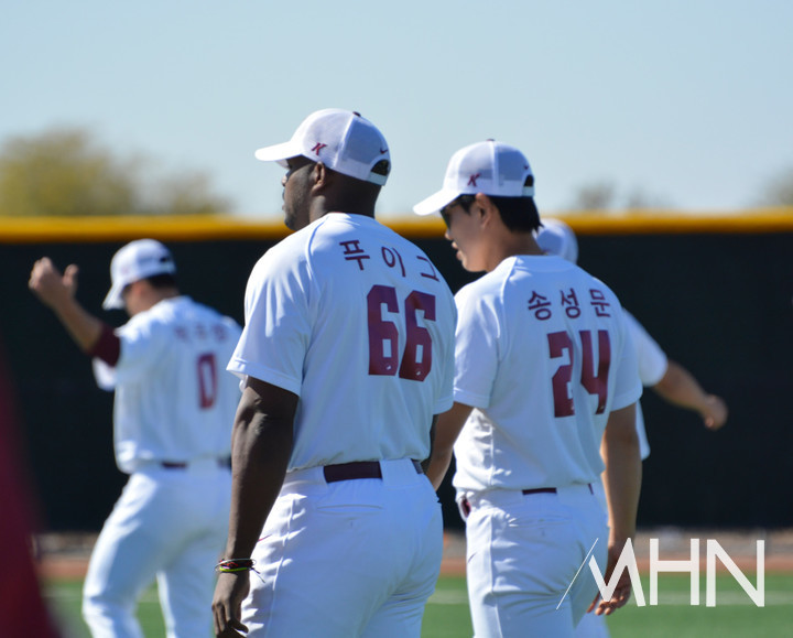(한국프로야구시절의 송성문)