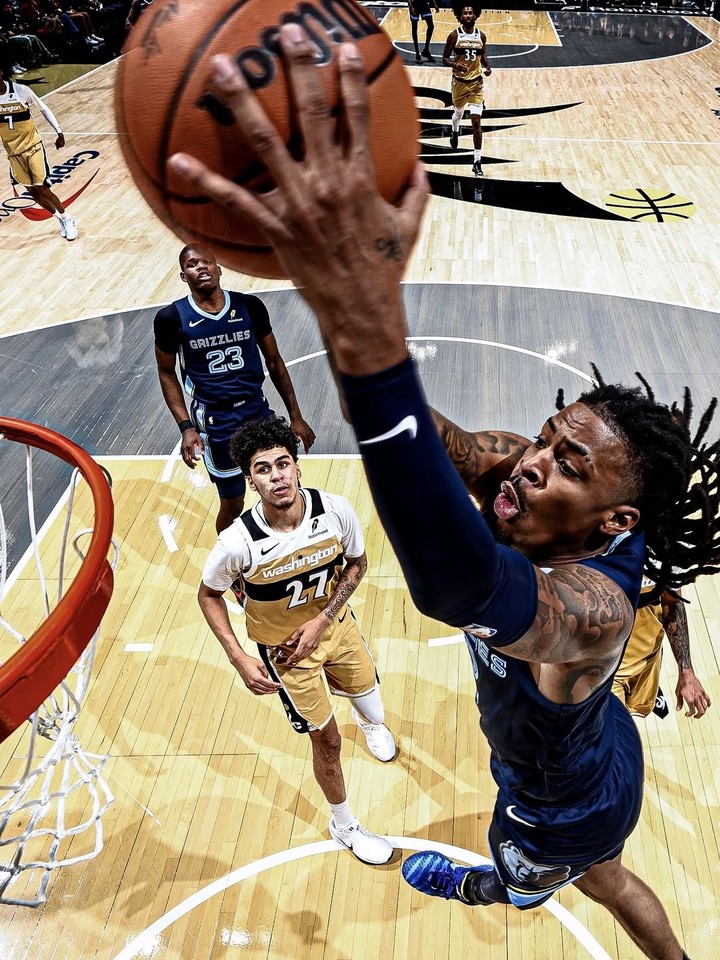 자 모란트(오른쪽)