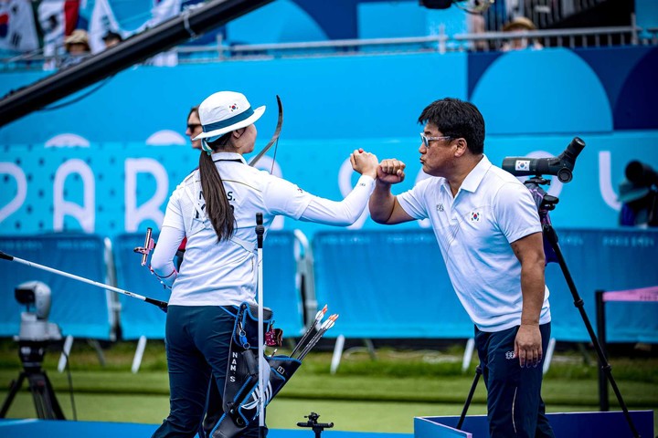 양창훈 감독(우측)