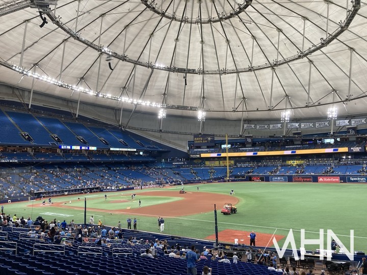 (돔구장으로 지어진 탬파베이 홈구장 '트로피카나 필드' 내부 모습. 지난 2024년 10월, 태풍 때문에 천장지붕이 다 뜯겨졌다)