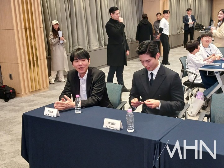 배우 박보검(오른쪽)과 이세돌 9단이 결승전 개막 행사에 참석해 자리를 지키고 있다.(사진 MHN 엄민용 선임기자)