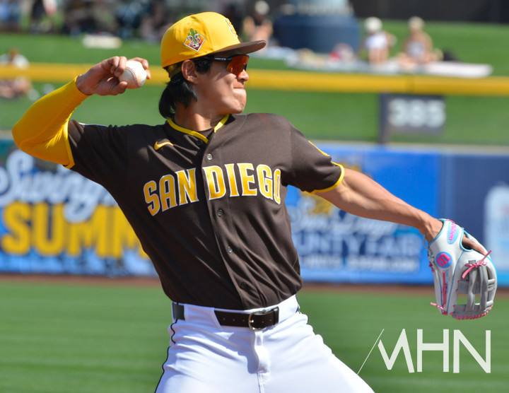 (송성문이 3일 출전한 스프링캠프 경기에서 3루 수비를 하고 있다)