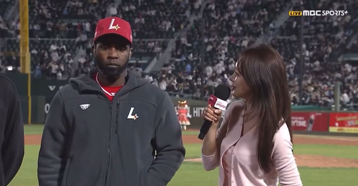 논란이 된 수훈 인터뷰 장면