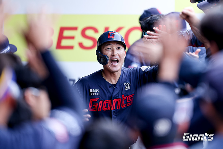 1호 홈런을 쏘아올린 롯데 자이언츠 노진혁