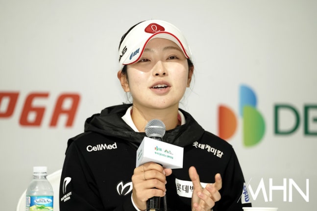 유현조가 3일 끝난 KLPGA 투어 DB 위민스 챔피언십에서 올 시즌 첫 우승을 차지한 후 소감을 밝히고 있다.