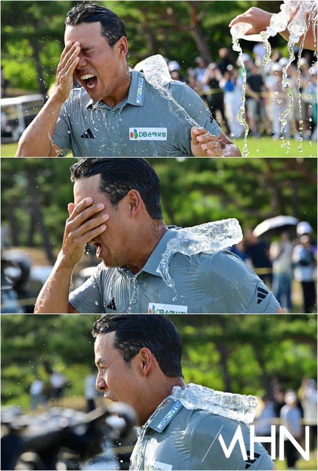 문도엽이 17일 열린 KPGA 경북오픈 최종라운드에서 우승을 확정한 후 동료들의 축하 물세례를 받고 있다.