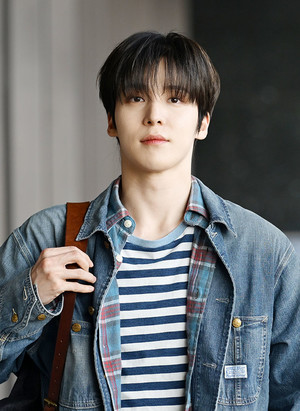 [포토] 에이티즈 윤호 '봄날의 훈남'