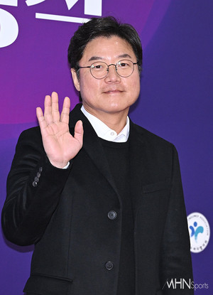 나영석 PD, 미담 '또' 나왔다..."비행기서 만취 승객 온몸으로 막아"