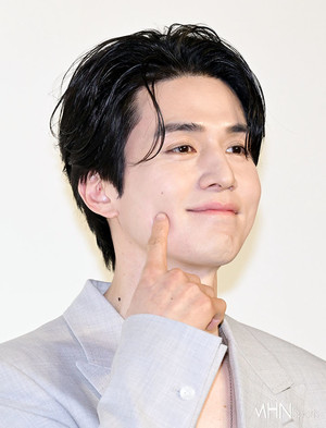 이동욱, 7년 만의 日 팬미팅…전석 매진에 추가 좌석까지