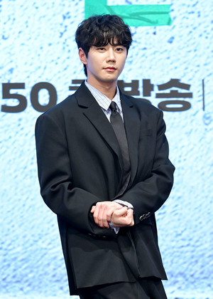 [포토] 이준영 '시간은 근이다'