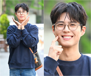 '역시 보검이가 제일 웃겨'...수려한 봄날의 박보검 '매력의 굿보이'