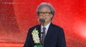 박찬욱 감독, 백상예술대상에서 던진 의미심장한 메시지: “국민 수준에 맞는 리더가 필요하다”