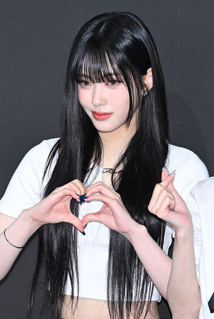 [포토] 이즈나 코코 '시크 하트'