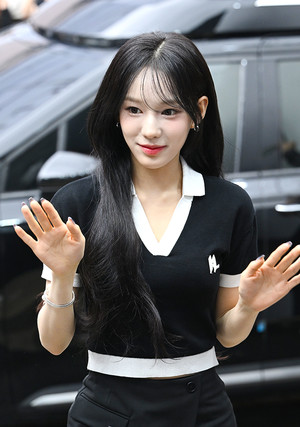 [포토] 이즈나 유사랑 '예쁘다'