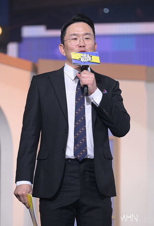 윤형빈, 프로레슬링 데뷔전 승리…상대는 WWE 레전드