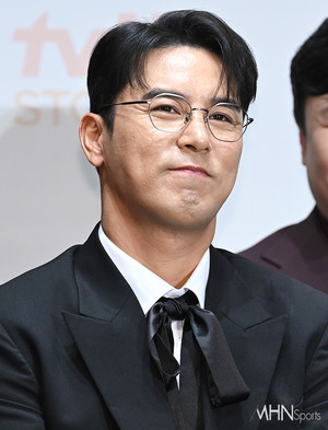 송가인→이수근 이어 장민호, '사칭 주의보' 내렸다..."팬에 접근해 금전+개인정보 요구"