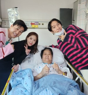 코요태 의리 굳건...신지, 빽가 모친상에 "좋은 곳에서 건강히 지내세요"