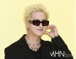 '부실 복무' 송민호, 재입대하나? 병역법 위반 검찰 송치