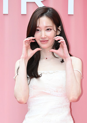 [포토] 전종서 '새초롬 하트'
