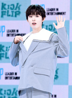 [포토] 킥플립 케이주 '귀엽게 프리즈'