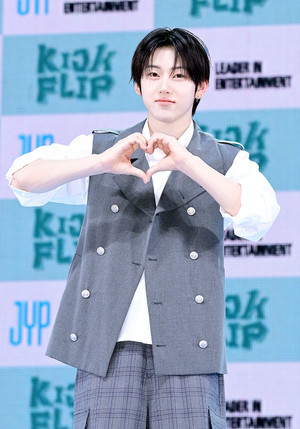 [포토] 킥플립 계훈 '사랑해주세요'