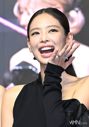 블랙핑크 제니, 서울대 의대 1억 기부...미래 인재 양성 위해 꾸준히 선행